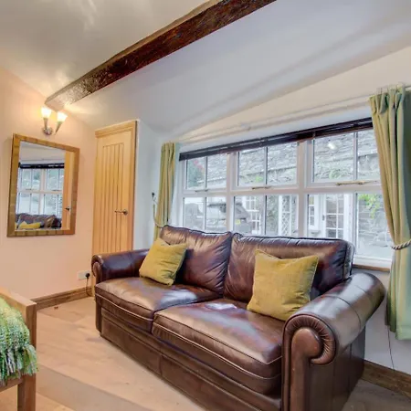 1 Bed In Clappersgate Oc-gl083